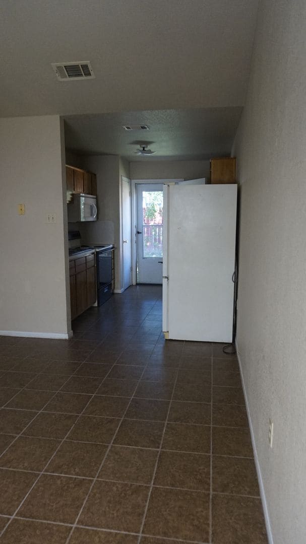 Building Photo - 310 W Washington Ave