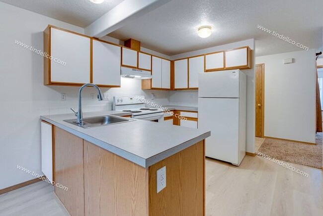 Building Photo - Spacious Pet-Friendly Ground Level Unit w/...