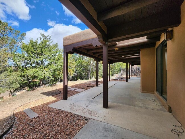 Building Photo - 1207 Cll Luna