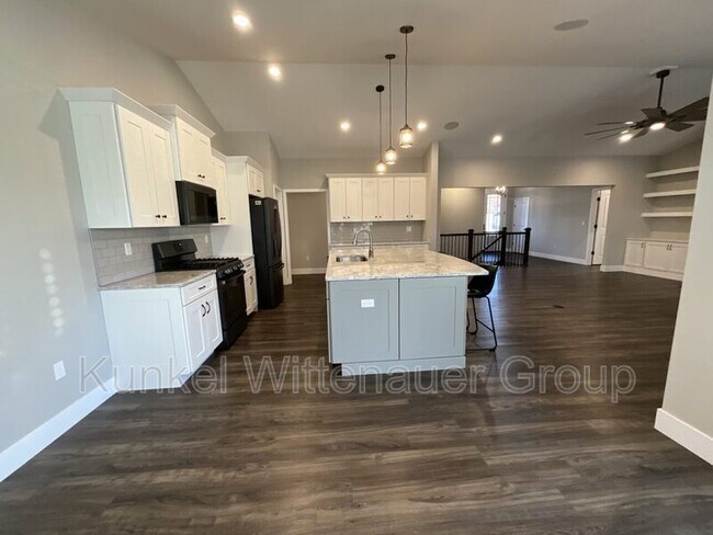 Building Photo - 1212 Hickory Point Dr