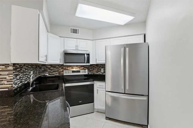 Building Photo - 3966 Atrium Dr