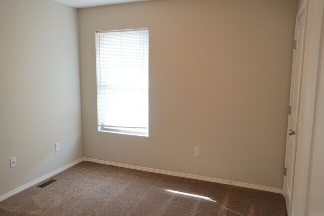 Building Photo - Beautiful 4 bedroom home for rent in Ozark!