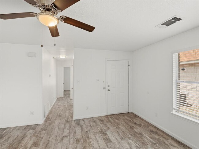 Building Photo - 1144 Miss Kimberly's Ln