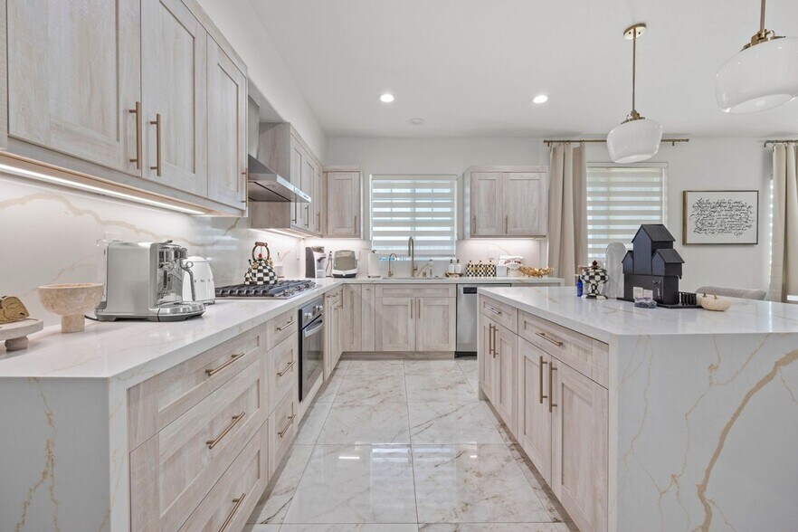 Building Photo - 16485 Nicklaus Dr