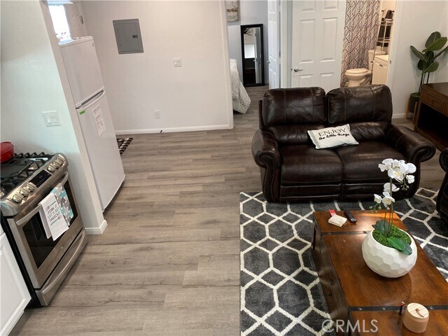 Building Photo - 723 N Quince Ave