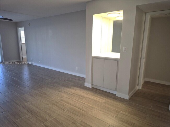 Building Photo - 1617 SE 15th St