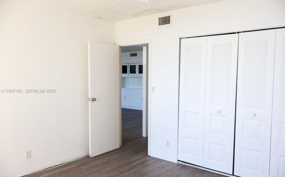 Building Photo - 20379 W Country Club Dr