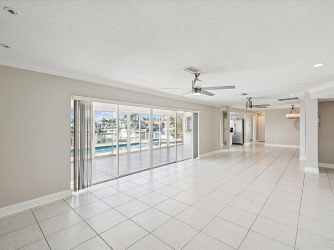 Building Photo - 441 Palm Island NE