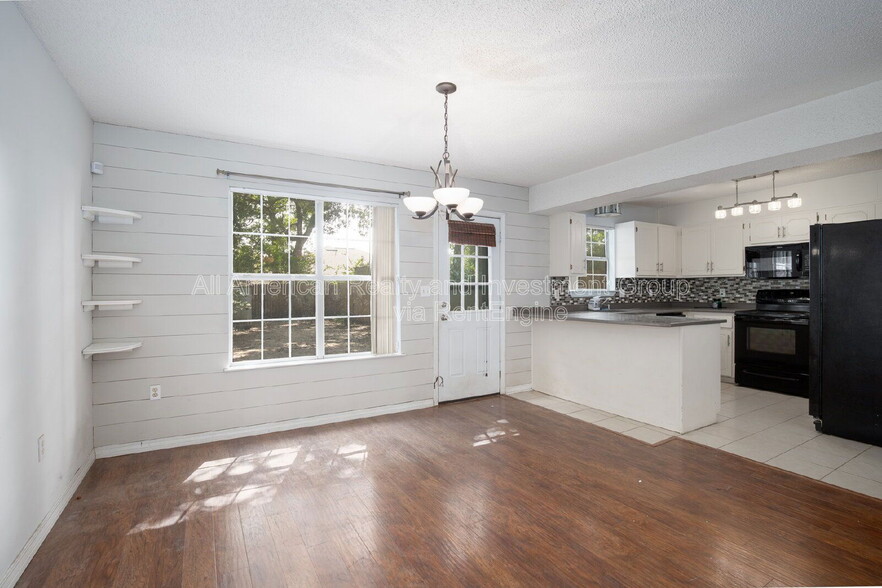 Building Photo - 426 Corvet St