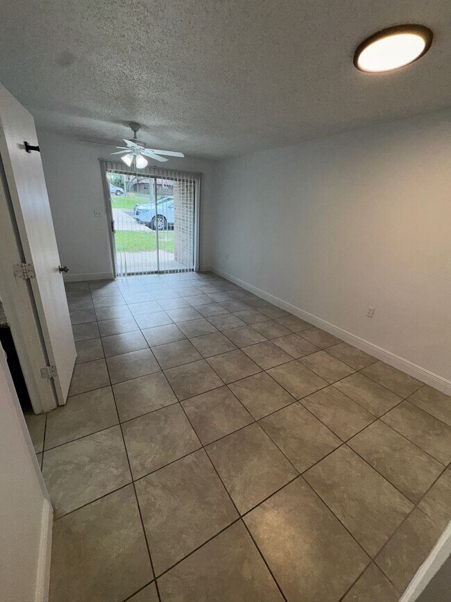 Building Photo - 1193 Bentley Rd