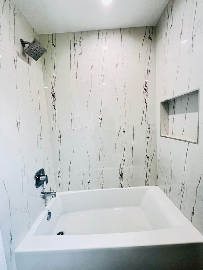 Building Photo - Brand New construction! 2 bed 1 bath,  Enj...