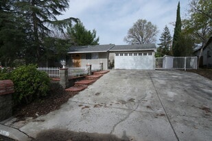 Building Photo - 611 Calle Pensamiento