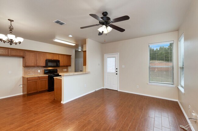 Building Photo - Beautiful 3 Bedroom Townhome located in Lavon,Texas!