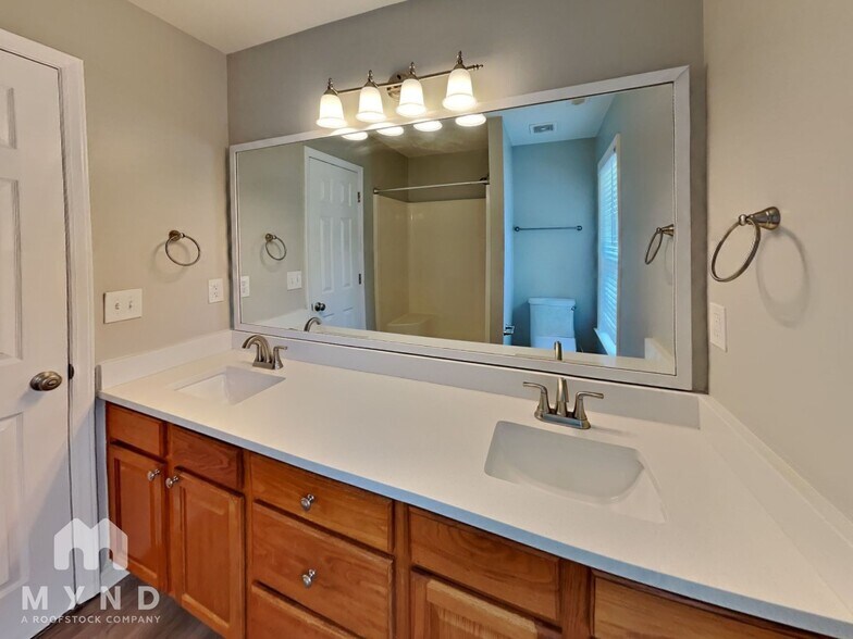 Building Photo - 4717 Sinclair Dr
