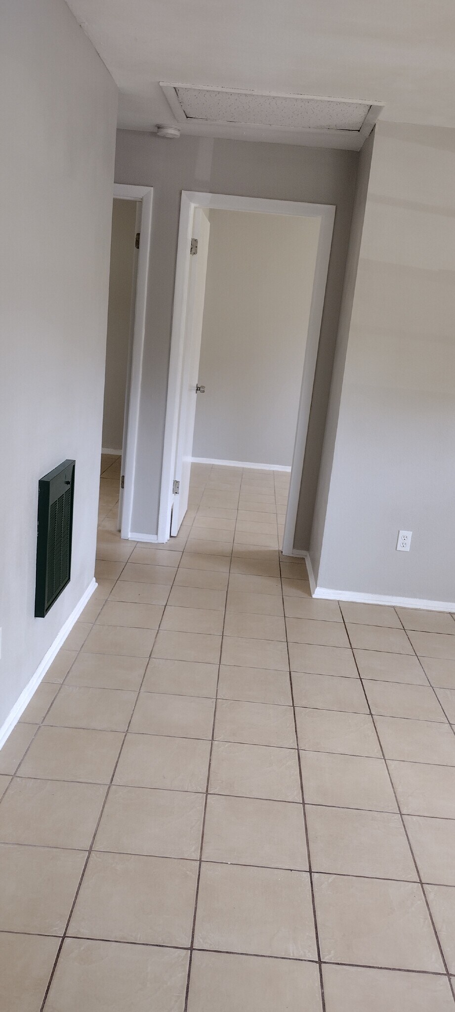 Building Photo - 5301 E 18th Ave