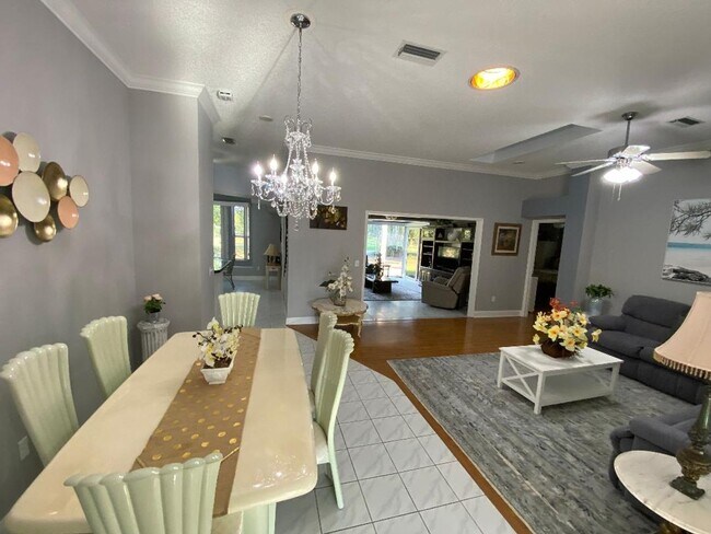Building Photo - Spectacular ANNUAL LEASE, Fully Furnished ...