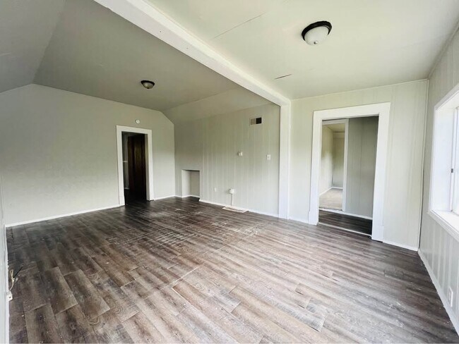 Building Photo - 3414 Central Ave