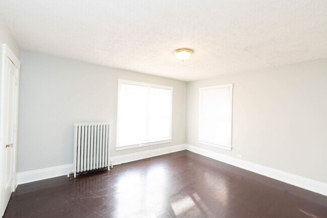 Building Photo - 405 Alexander St