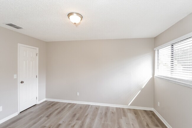 Building Photo - 5118 Stonehurst Rd