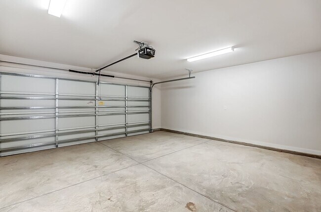 Building Photo - NEW TOWNHOME W/ ROOFTOP TERRACE @ 5West Te...