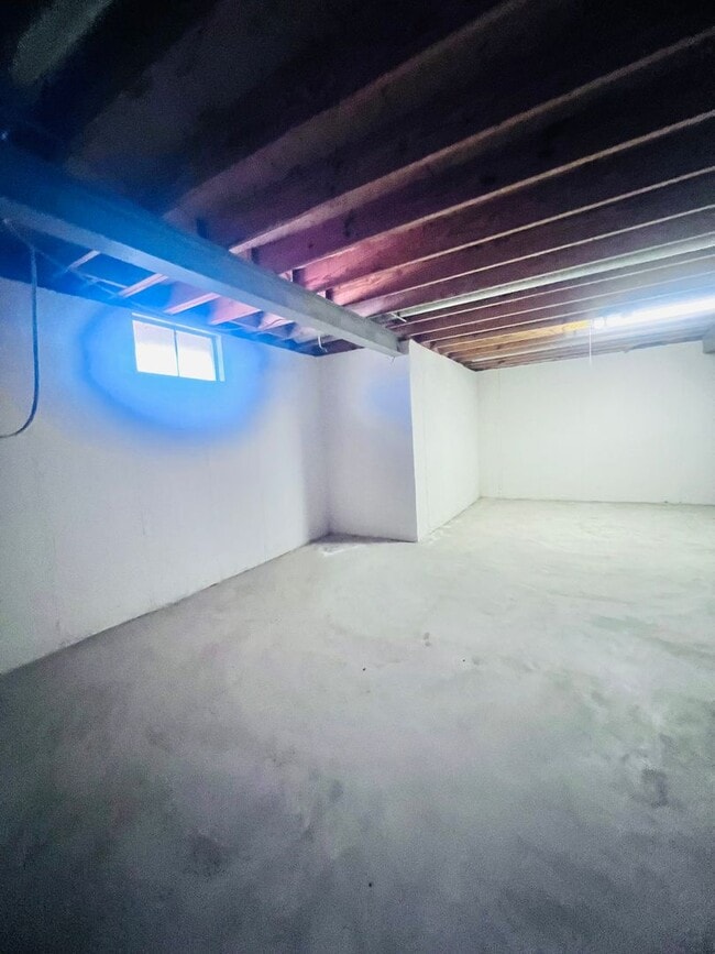 Building Photo - Perfect Nestled Condo Call Now!