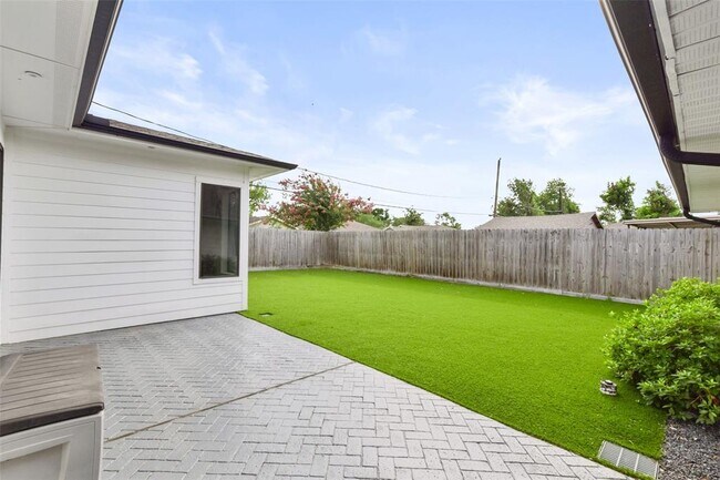 Building Photo - 2703 Tannehill Dr