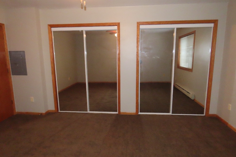 Building Photo - 2025 S Main St