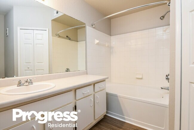 Building Photo - 2197 Lake Debra Dr