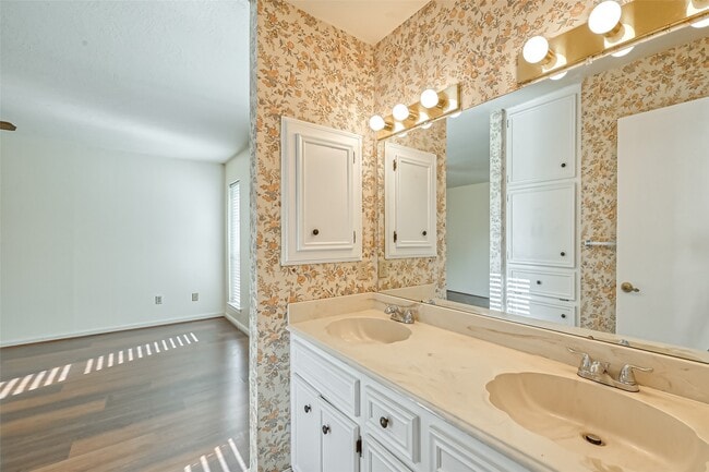 Building Photo - 2438 Hodges Bend Cir