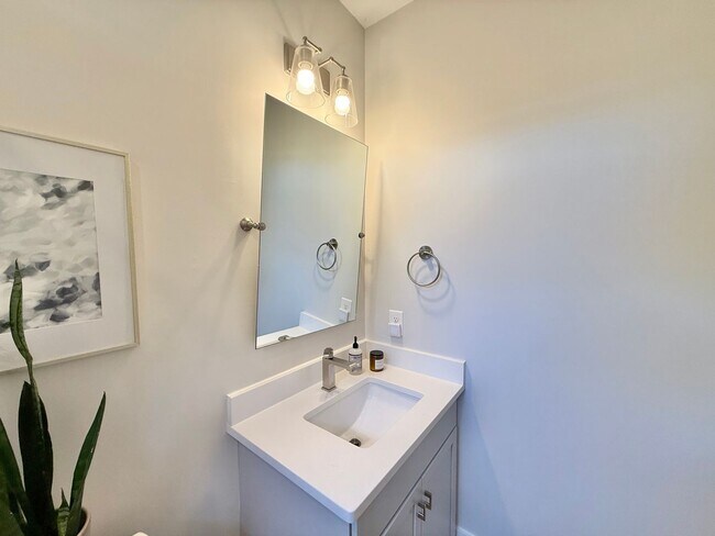 Building Photo - Stunning 3BD, 2.5BA Downtown Raleigh Home with Modern Updates, Large Fenced In Backyard, Fire Pit...