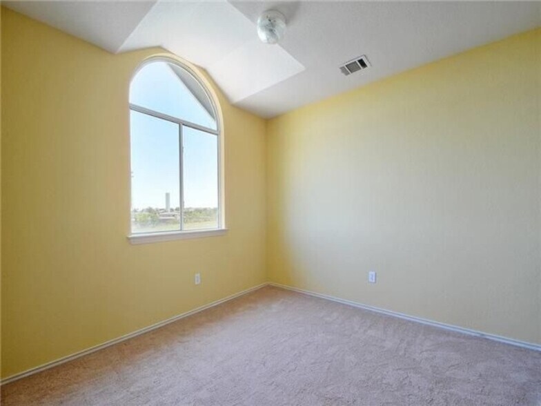 Building Photo - 4584 Mather