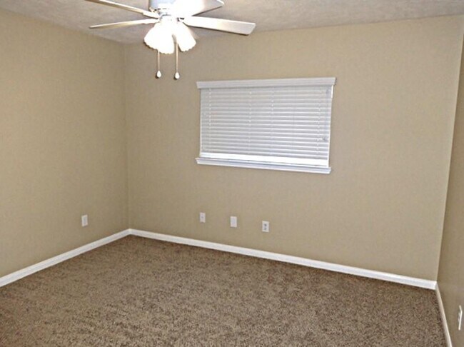 Building Photo - 3523 Pine Valley Dr