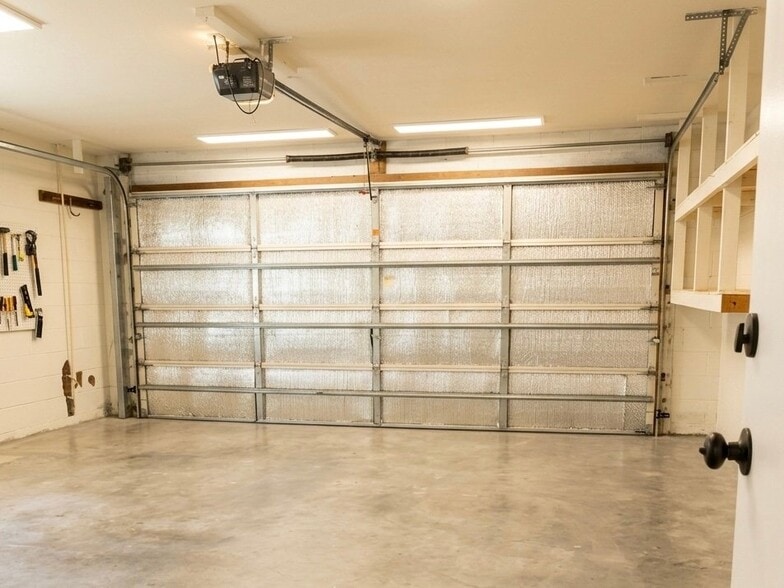 Building Photo - 355 Springdale Dr