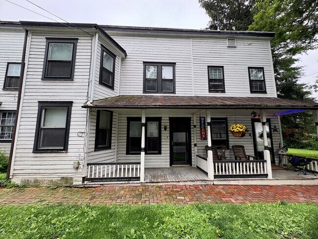 Building Photo - 2-6 N River St