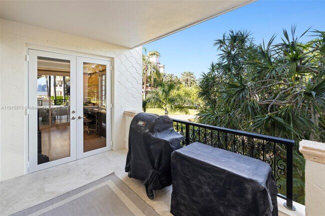 Building Photo - 4924 Fisher Island Dr