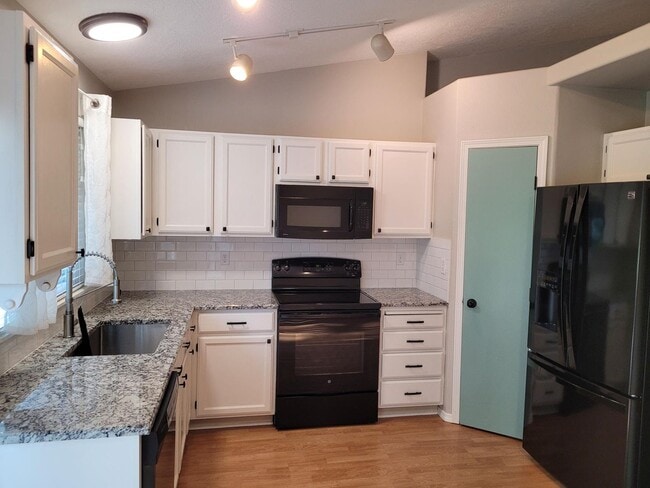Building Photo - Cozy Home in Columbia Village!