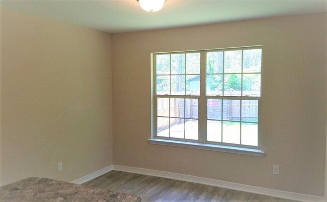 Building Photo - Adorable home steps from Wolf Bay!