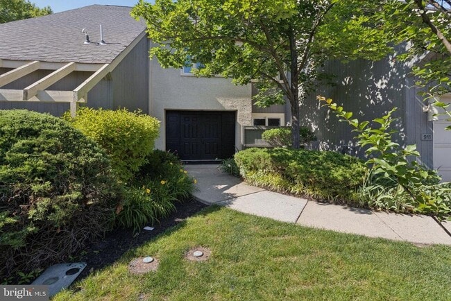 Building Photo - 911 Chanticleer