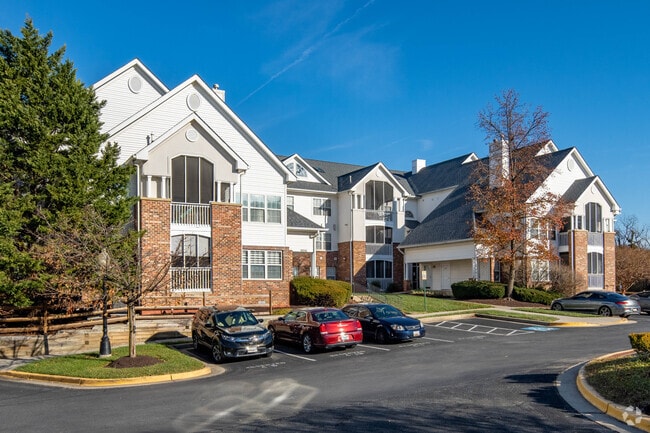 Building Photo - Greenbelt Lake Village