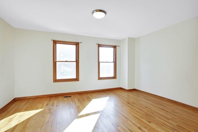 Building Photo - 210 Pavonia Ave