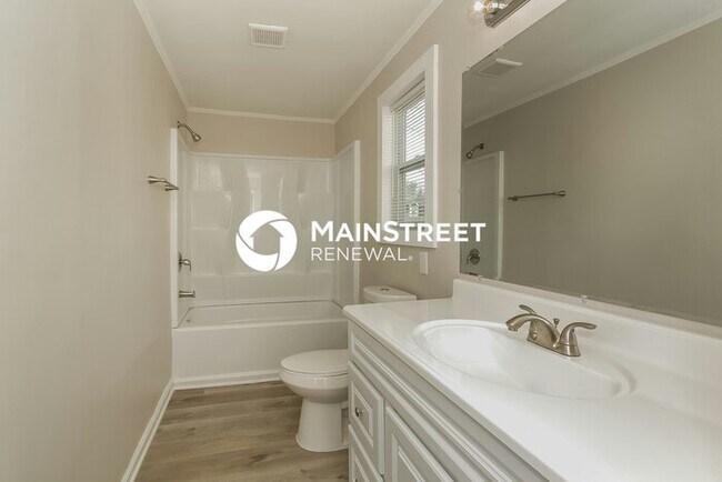 Building Photo - 3 Bedroom Pet-Friendly Home in Charlotte, NC with Main Street Renewal