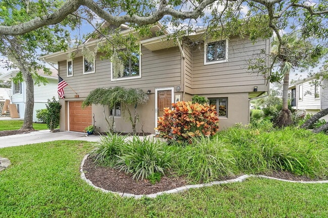 Building Photo - 1011 S Pointe Alexis Dr