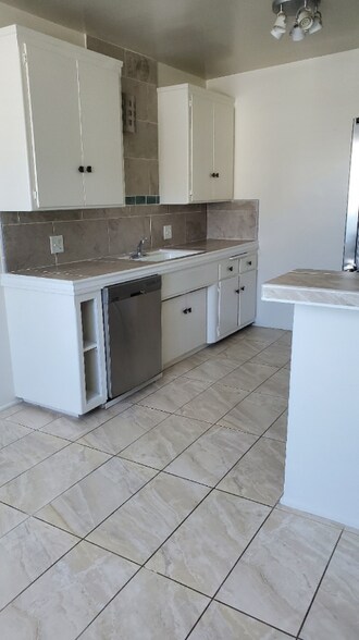 Building Photo - 1150 Manhattan Beach Blvd