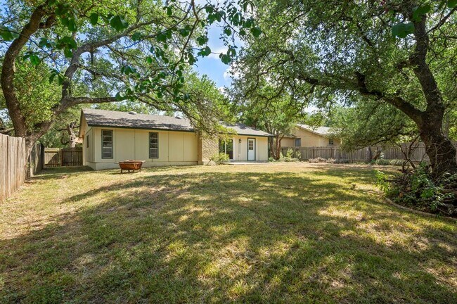 Building Photo - 9404 Shady Oaks Dr