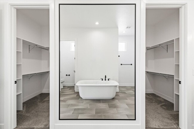 Building Photo - Luxury 5-Bed + Bonus + RV Garage Home for Lease in Dry Creek Ranch