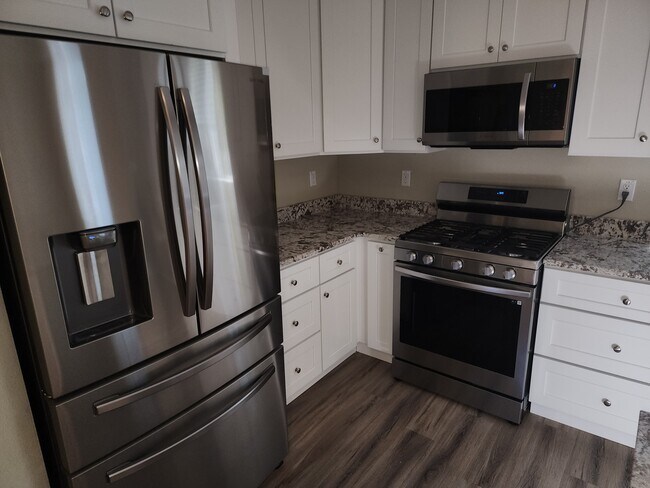 Stainless steel appliance - 958 152nd St E