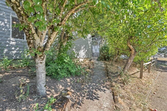 Building Photo - 9th Ct Duplex - AL-2402