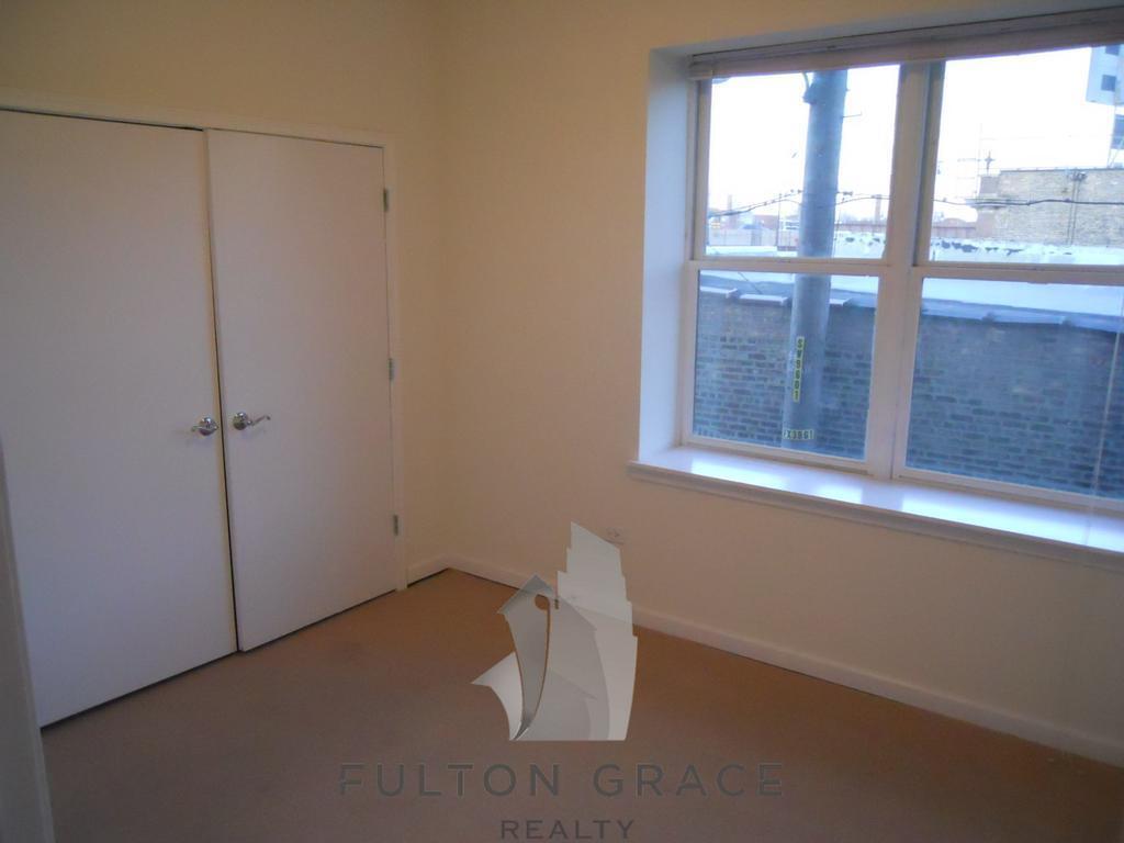 Building Photo - 4217 W Irving Park Rd