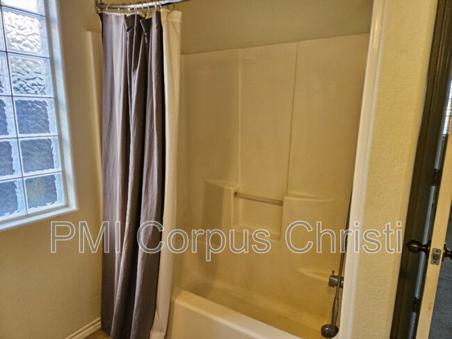 Building Photo - 2337 Handlin Dr