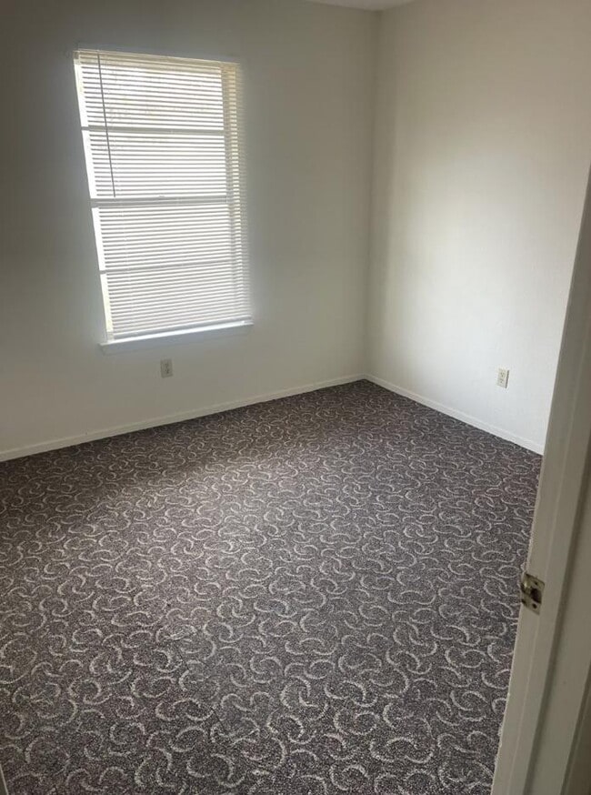 Building Photo - 3711 Greenwood Rd